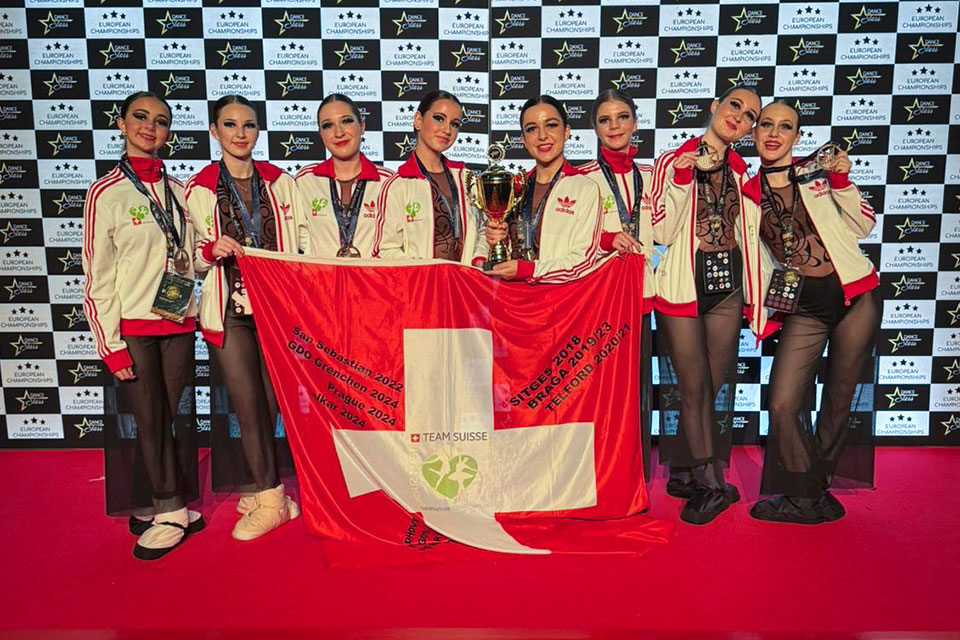 Pre-Professionals der Ballettschule Kreuzlingen holen Pokal auf der Tanz-EM in Kalkar