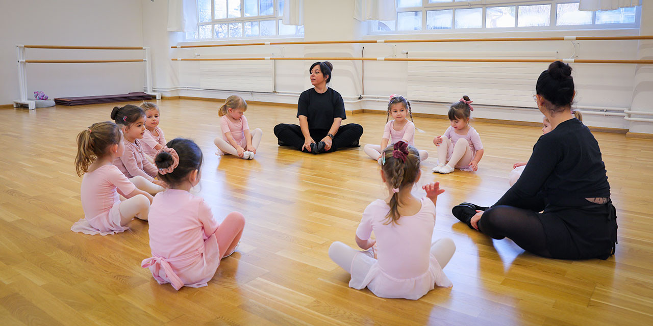 Warum im Tanzunterricht eine Assistenzperson so wertvoll ist – Ballettschule Kreuzlingen
